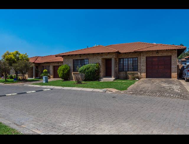 3 BEDROOM CLUSTER TO LET IN NEW MARKET